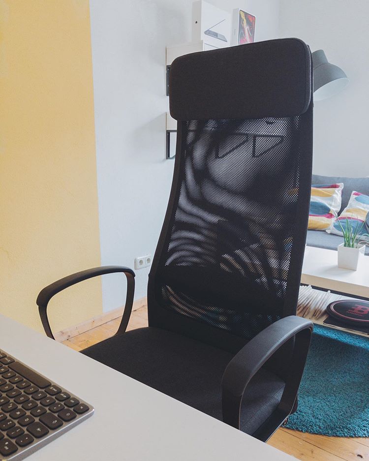 Офисное кресло ИКЕА Маркус фото в интерьере