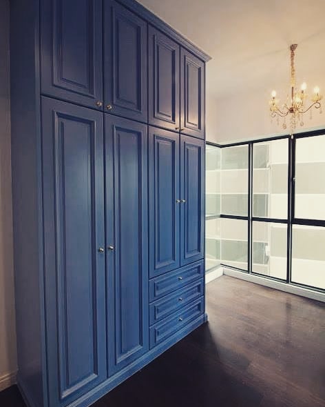Синий шкаф ИКЕА фото в интерьере