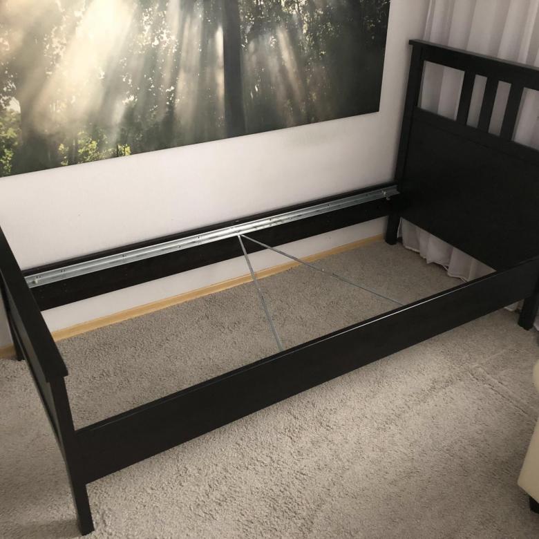 Односпальная кровать ИКЕА Хемнэс фото в интерьере
