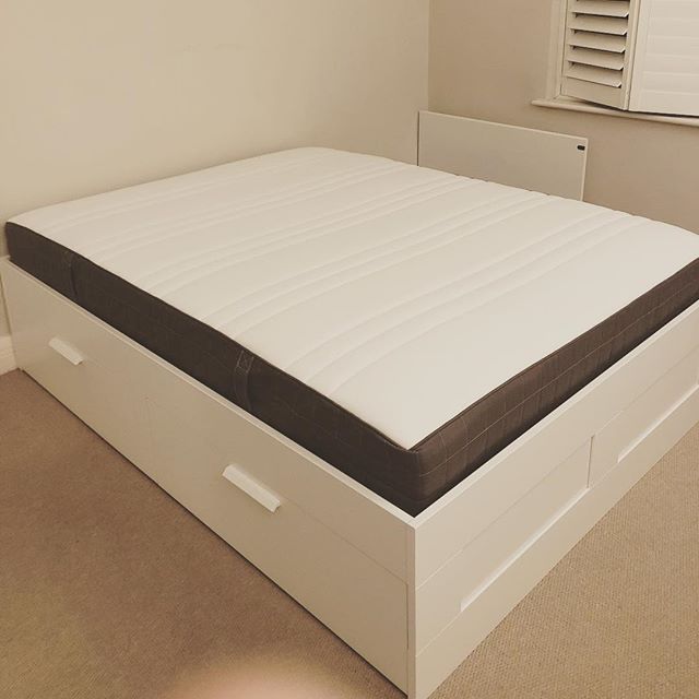 ИКЕА двуспальная кровать Бримнэс в интерьере