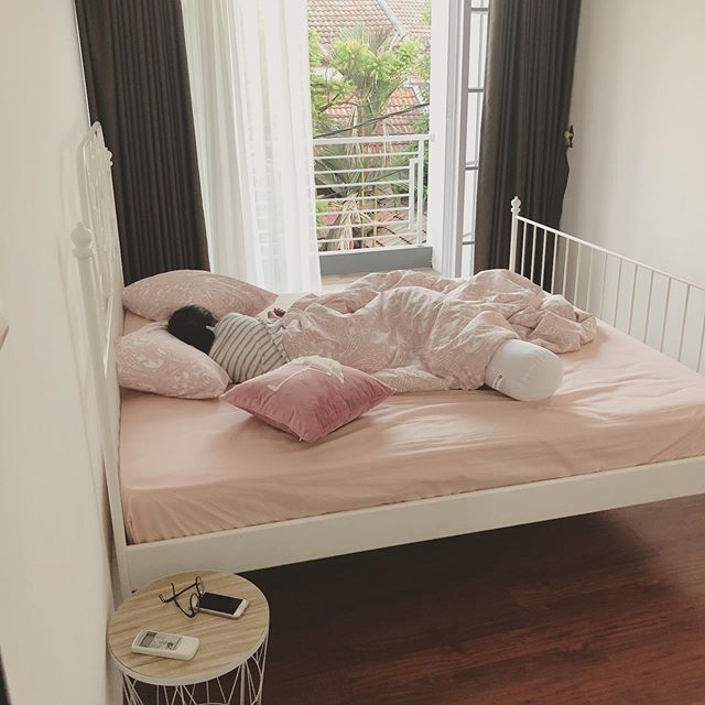 Кровать двуспальная ИКЕА Лейрвик в интерьере
