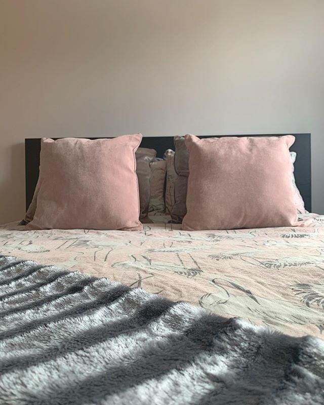 Кровать двуспальная ИКЕА Мальм в интерьере