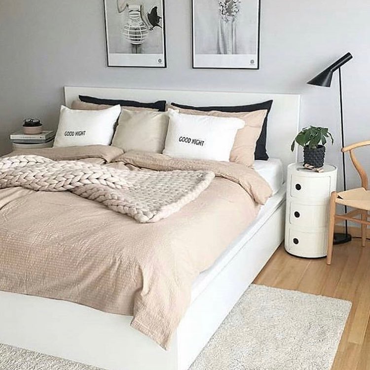 Белая двуспальная кровать ИКЕА Мальм