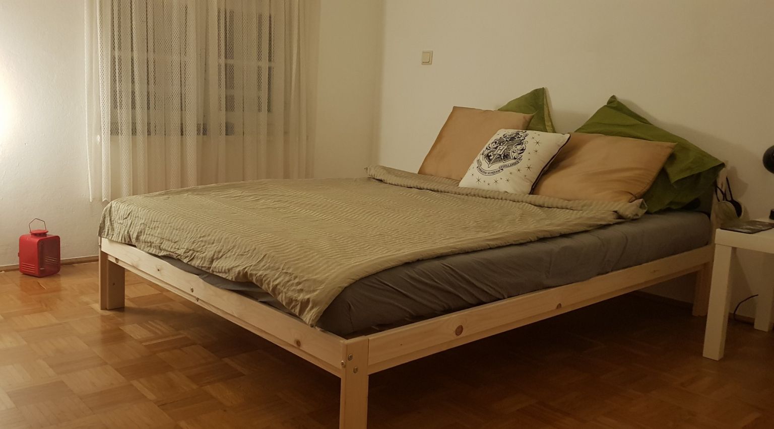 Двуспальная деревянная кровать ИКЕА Нейден